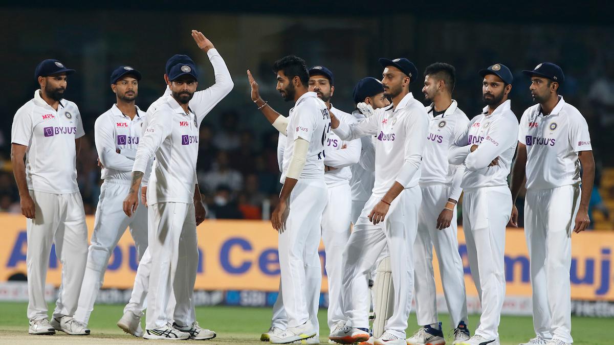 #SportsNews: IND vs SL LIVE Score, Pink Ball Test, Day 3: Karunaratne, Dickwella provide resistance, India needs six wickets