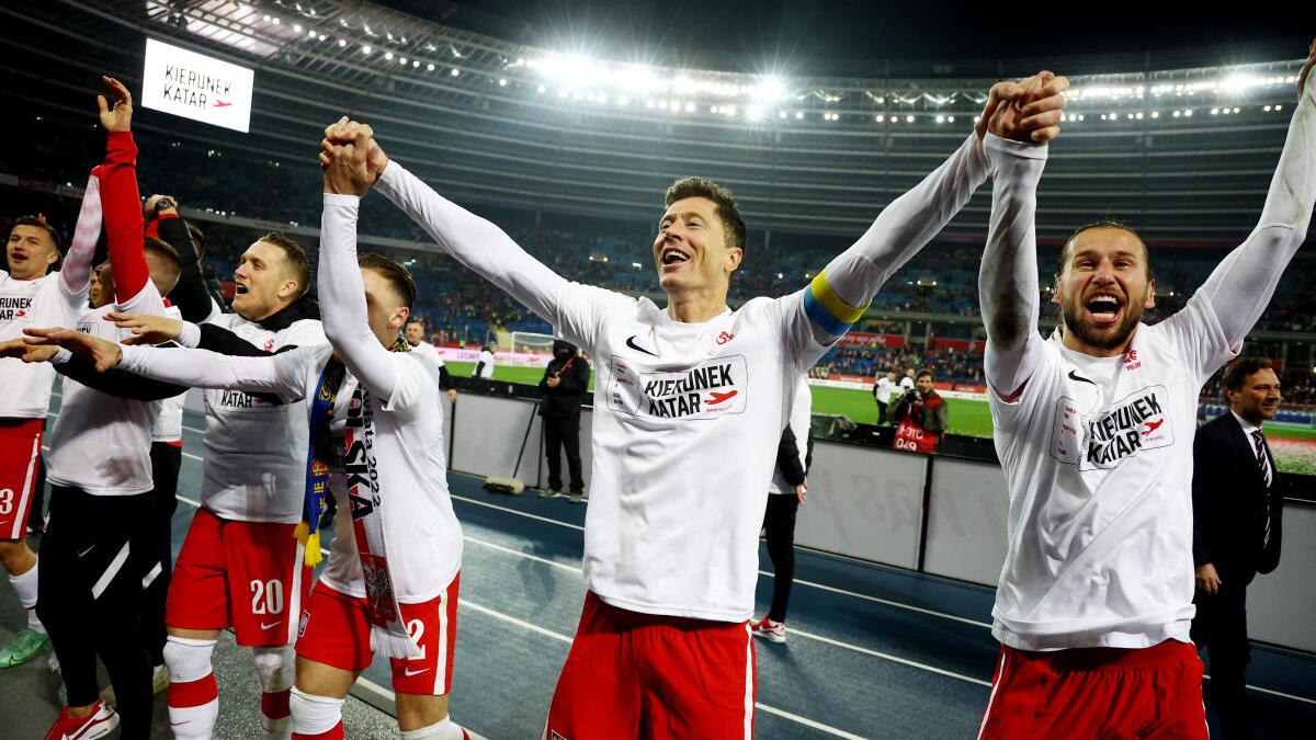 Lewandowski prowadzi Polskę na Mistrzostwa Świata FIFA, Szwecja wyrzucona