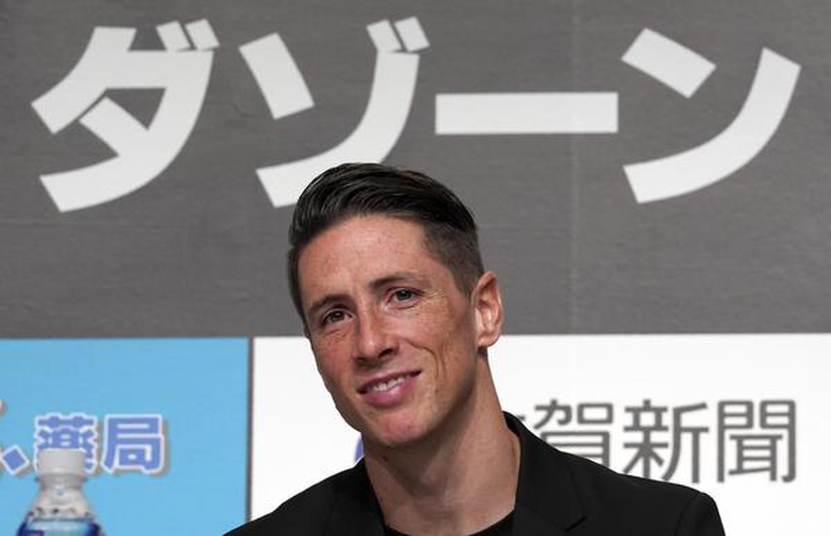 Fernando Torres To Sign Off After Japan Reunion With Andres Iniesta David Villa Sportstar