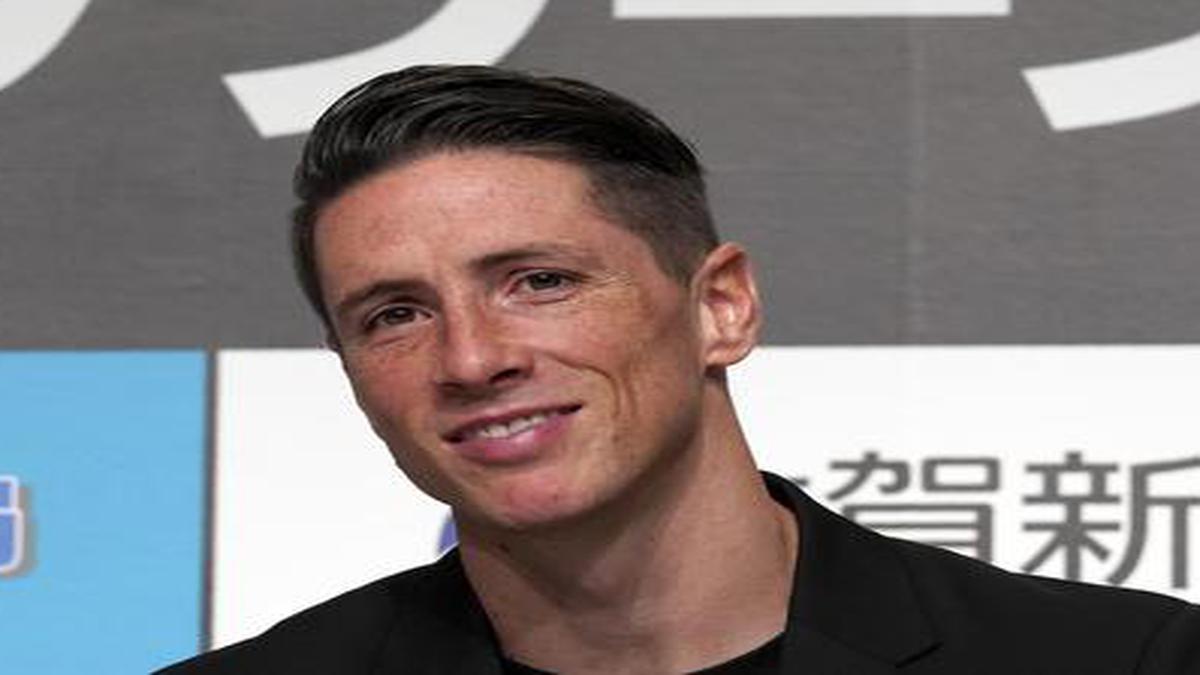 Fernando Torres To Sign Off After Japan Reunion With Andres Iniesta David Villa Sportstar