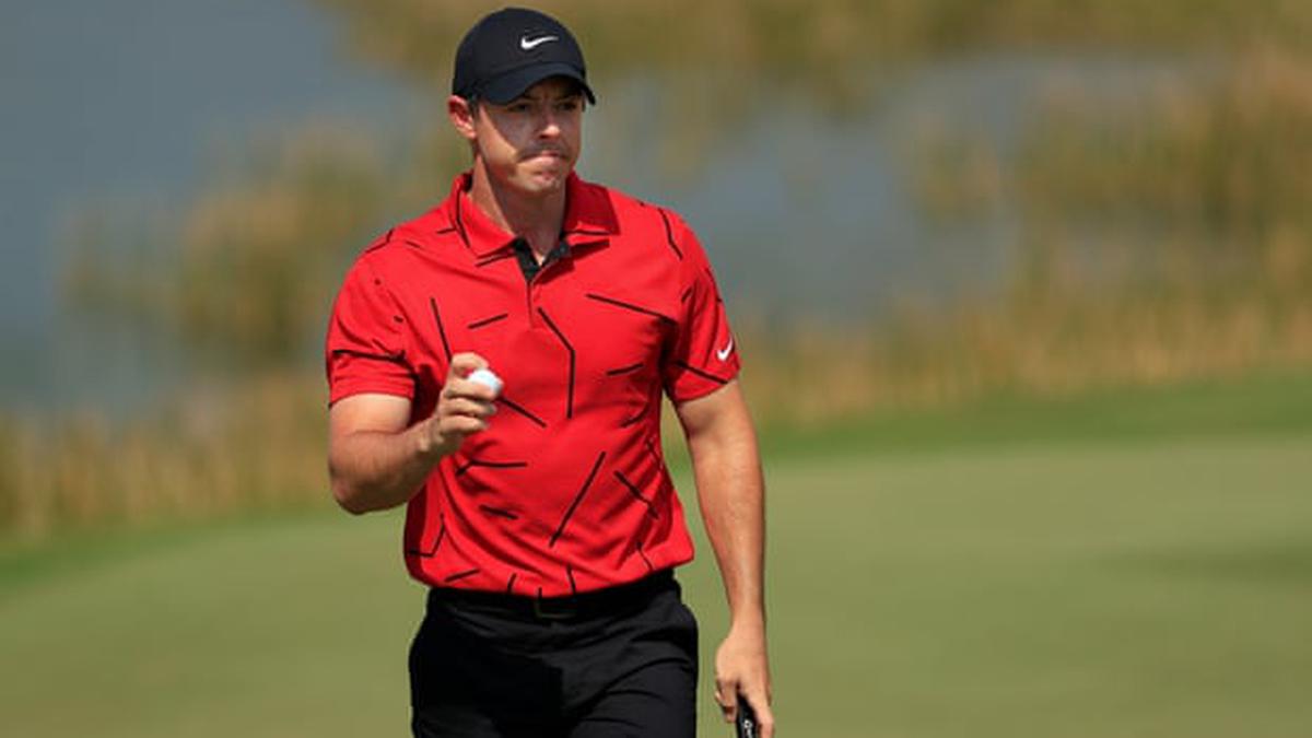 Golfers honour Tiger Woods by wearing red and black