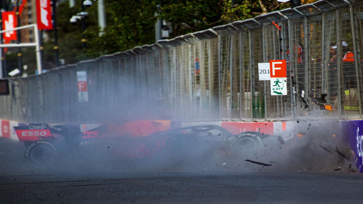 Pirelli suspects Baku blowouts could be due to debris