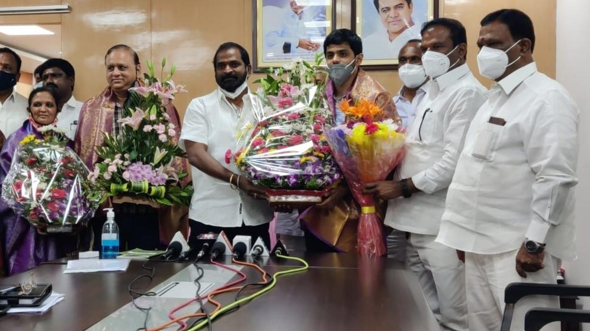 Olimpinių varžybų šaudyklės vairuotojas Sai Pranithas pasveikino Telanganos vyriausybę