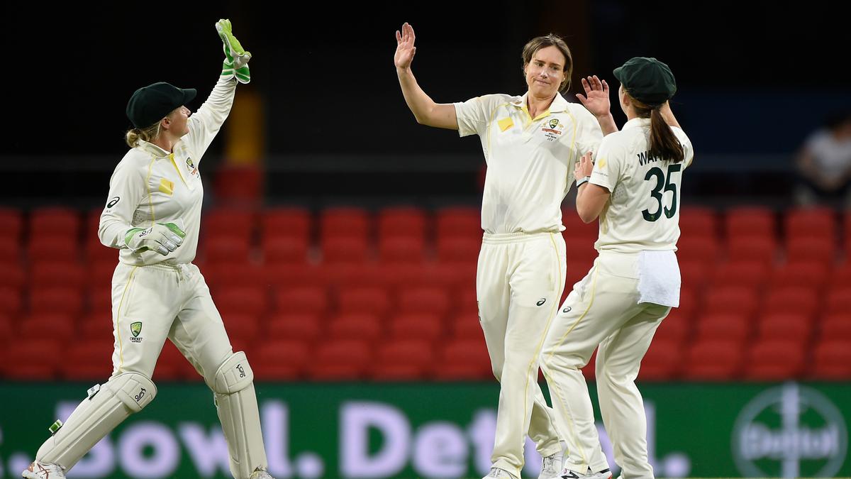 AUS-W vs IND-W Pink Ball Test Day 2 Live Score: IND 274/5: Mithali run out as India slides; Taniya Bhatia joins Deepti