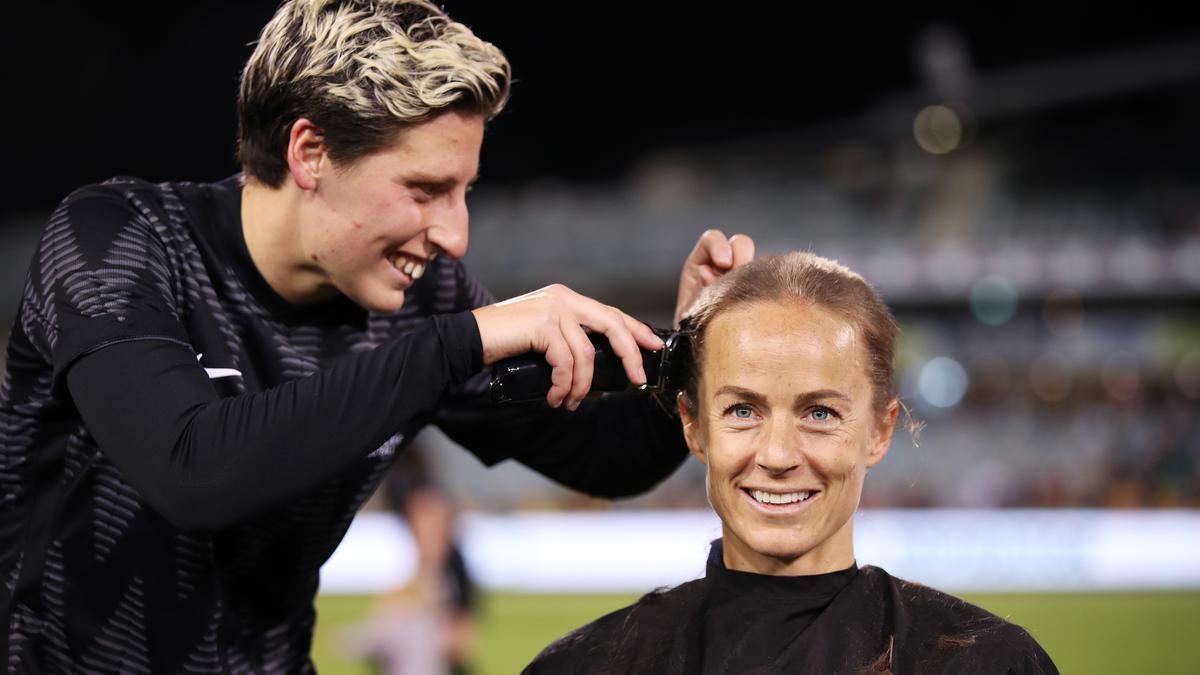 #SportsNews: Matildas footballer Aivi Luik shaves her head on the pitch