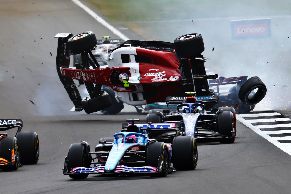 F1 2022 Zhou Guanyu's horrifying crash in the opening lap of the British GP - Presticebdt