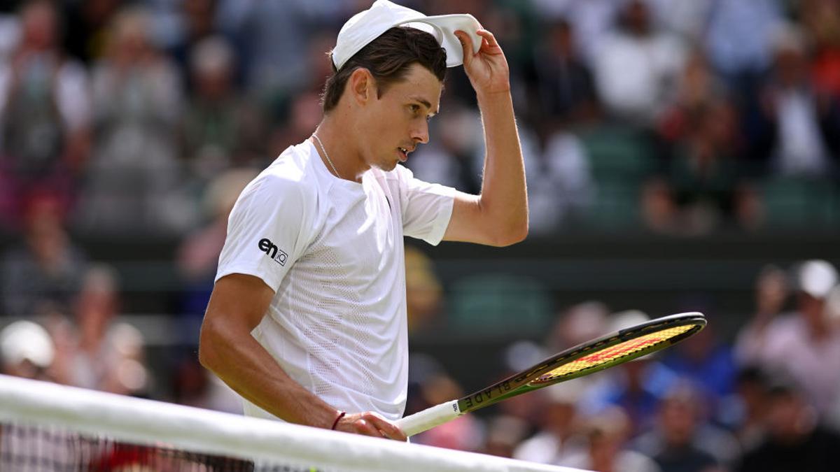 Wimbledon 2022: Rock-solid De Minaur beats British wildcard Broady to reach last 16