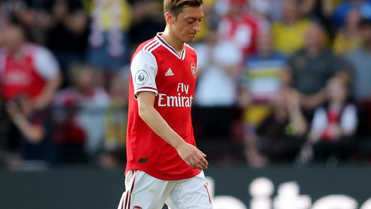 Mesut Ozil Pay Stance Huge Pr Own Goal Jamie Carragher Sportstar